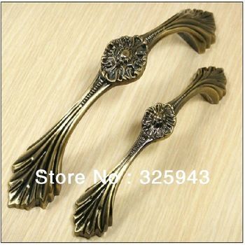 Vintage Antique Kitchen Cabinet Door Knobs And Handles Furniture Drawer Dresser Pulls Furniture Hardware American Wardrobe, Antique Brass Kitchen, Antique Kitchen Cabinets, Kitchen Cabinet Door Knobs, Antique Knobs, Gold Drawer Pulls, Cabinet Drawer Handles, European Cabinets, Kitchen Cabinet Pulls