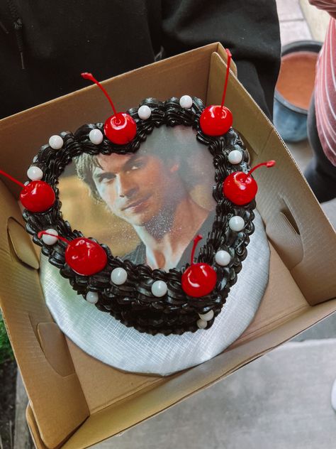 The Vampire Diaries Wedding Theme, Damon Salvatore Cake, Tvd Birthday Party, The Vampire Diaries Party Ideas, Tvd Bday Ideas, Damon Salvatore Birthday Cake, Tvd Birthday Cake, Vampire Diaries Birthday Theme, Vampire Diaries Cake Ideas