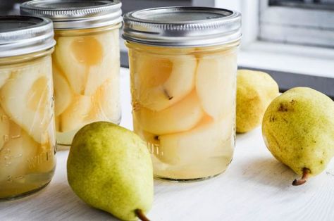 Homecanned Pears in Light Syrup | In Jennie's Kitchen Almond Liquor, Canning Pears, Pear Preserves, Freezing Vegetables, Easy Canning, Canned Pears, Canning Fruit, Bartlett Pears, Canned Fruit