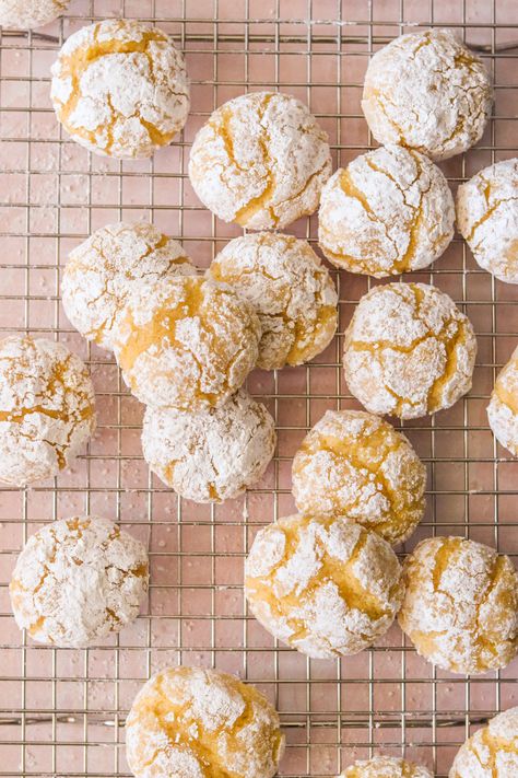 Chewy Lemon Crinkle Cookies Recipe (Gluten-Free) Lemon Crinkle Cookies Recipe, Gluten Free Snacks Healthy, Soft Cookie Recipe, Crinkle Cookies Recipe, Lemon Crinkle Cookies, Gluten Free Cookie Recipes, Lemon Drizzle Cake, Gluten Free Egg Free, Cookie Dough Balls