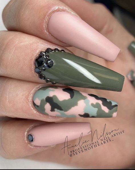 Army Fatigue Nail Design, Army Green Ombre Nails, Army Fatigue Nails, Army Green Acrylic Nails, Camouflage Nails Designs, Army Nails Design, Camo Nails Acrylic, Hunting Nail Designs, Camoflauge Nails