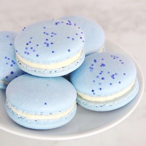 Image may contain: dessert and food Blue Macaroons, Blue Macarons, Food Wallpapers, Wallpaper Food, Blue Desserts, Baby Blue Aesthetic, Light Blue Aesthetic, Blue Aesthetic Pastel, Blue Food