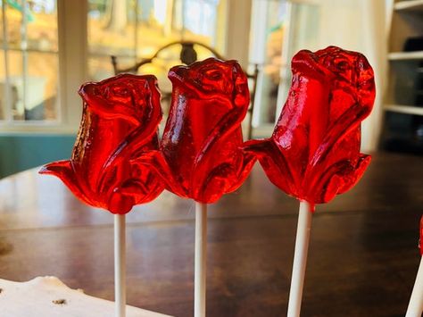 Wedding Package 100 Red Rose Lollipops, Wedding Shower, Wedding Favor, Party Favor, Beauty and the B Princess Party Favor, Homemade Lollipops, Anniversary Favors, Beauty And The Beast Party, Princess Party Favors, Favors Baby Shower, Lollipop Candy, Gourmet Chef, Chocolate Lollipops