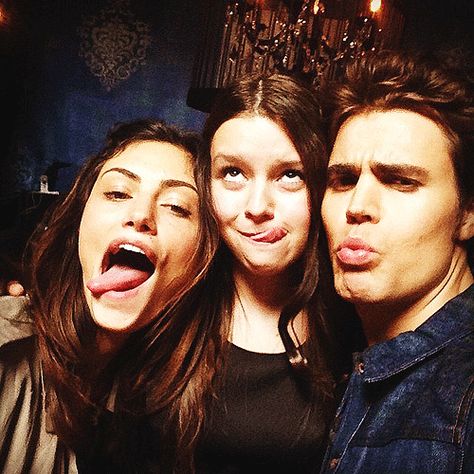 Paul Wesley And Phoebe Tonkin, Paul And Phoebe, Girl Time, The Originals Tv, The Vampire Diaries 3, 2 Sisters, Vampire Diaries Guys, Vampire Diaries Wallpaper, Vampire Diaries Funny