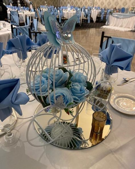 @julianas_bridal on Instagram Cinderella Quinceanera Centerpieces Ideas, Cinderella 15 Party Decoration, Cinderella Quince Decorations, Baby Blue Centerpieces Quinceanera, Cinderella Decorations Ideas, Quince Blue Theme, Cinderella Centerpiece Ideas, Cinderella Centerpieces, Sweet 16 Cinderella Theme