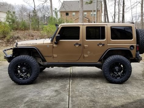 Jeep Copper-Brown Brown Jeep Wrangler, Brown Jeep, Ranching Life, Jeep Seats, Black Jeep, Jeep Stuff, Copper Brown, Cars Luxury, Black Rims