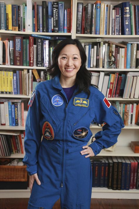 You never know what you can find in a vintage store. Dr. Julielynn Wong bought Canadian astronaut Chris Hadfield’s flight suit. Astronaut Flight Suit, Flat Outfits, Chris Hadfield, Nasa History, Space Man, Space Oddity, Flight Suit, Flats Outfit, Watch This Space