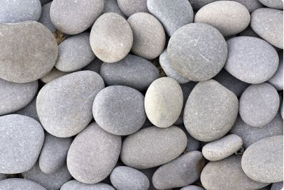 No matter what style of home you own, river rock can add character and beauty to your landscape. Discover why you should use river rock around your home. Sidewalk Edging, Black River Rock, Rock Pathway, River Pebbles, River Rock Landscaping, Landscape Rock, Rock River, Drought Tolerant Landscape, Beach Pebbles