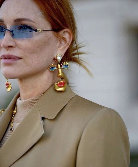 London Vibes🙋🏽‍♀️ Shop Now💫 #face#statement#earrings#fashion#london#streetstyle#blue#red#face#highfashion# London Vibes, Fashion London, Sculptural Jewelry, Red Face, Classy Jewelry, Jewelry Lookbook, Jewelry Inspo, Gold Jewelry Fashion, Fashion Details