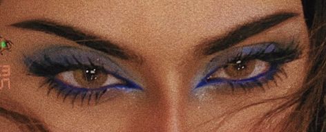 Blue Eye Looks, Colourpop Fade Into Hue, Blue Fashion Aesthetic, Gypsycore Fashion, Fade Into Hue, Metallic Eye Makeup, Maquillage On Fleek, Vampire Bride, Glitter Rainbow