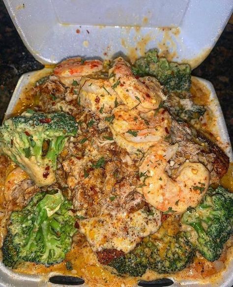 Salmon And Shrimp Alfredo Pasta, Alfredo Broccoli, Salmon Stuffed, Crab Stuffed Salmon, Stuffed Salmon, Food Plates, Crab Stuffed, Shrimp Alfredo, Soul Food Dinner