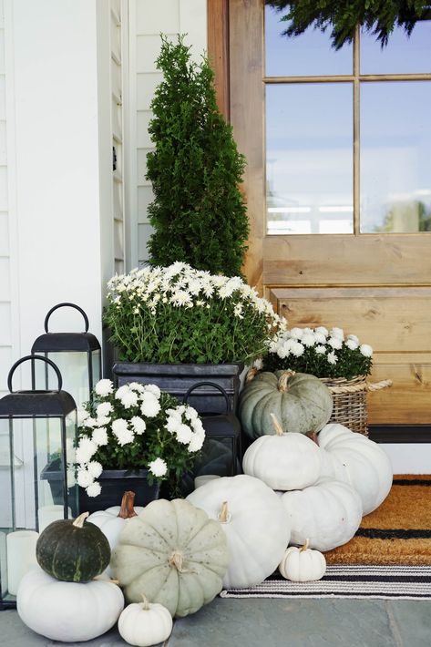 Neutral Fall Decorating Tips - Red White & Denim White Mums Wedding, Pumpkin Wagon, White Mums, Porch Pumpkins, Neutral Fall Decor, White Spray Paint, Fall Front Porch Decor, Faux Pumpkins, Fall Front Porch