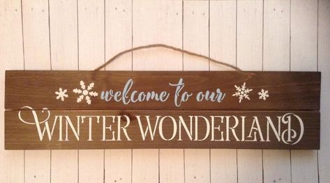 Wood Christmas Signs, Pallet Signs Rustic, Farmhouse Chic Decor, File Ideas, Rustic Country Farmhouse, Christmas Arts, Pallet Christmas, Christmas In July Sale, Wood Pallet Signs