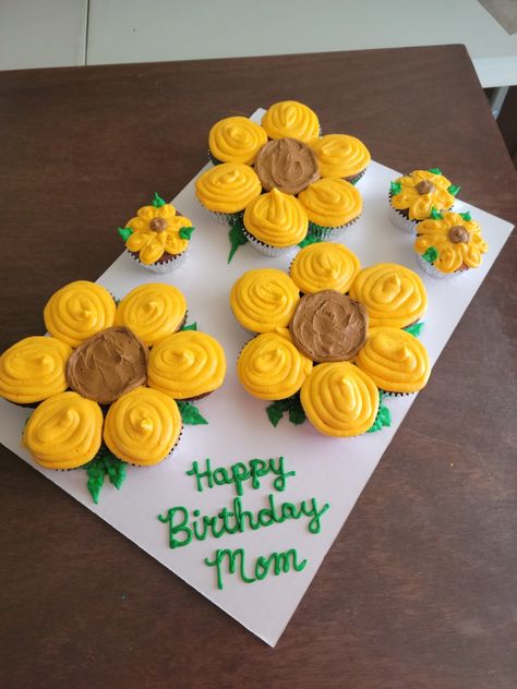 Sun Flower Food Ideas, Mom Birthday Cupcakes Ideas, Mother’s Day Pull Apart Cupcakes, Sunflower Pull Apart Cupcakes, Cupcake Arrangements Birthday, Yellow Birthday Cupcakes, Cupcakes For Moms Birthday, Cupcakes Pull Apart Ideas, Cupcake Flower Cake