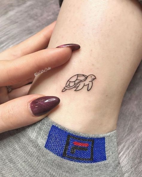 Bubble Tattoo, Tortoise Tattoo, Turtle Tattoo Designs, Hand Tattoos For Girls, Elbow Tattoos, Henna Tattoo Designs Simple, Tasteful Tattoos, Turtle Tattoo, Classy Tattoos