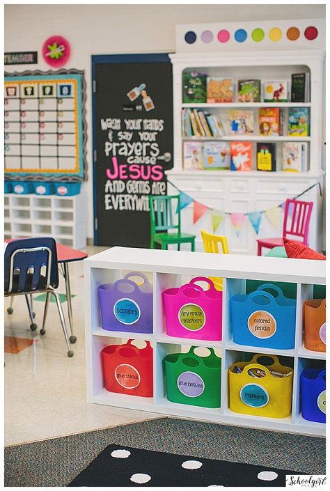 Ece Classroom, Preschool Classrooms, Classroom Decor Middle, Middle School Classroom Decor, Chalkboard Theme, Cube Shelf, Colorful Classroom, Teacher Leader, Classroom Decor High School