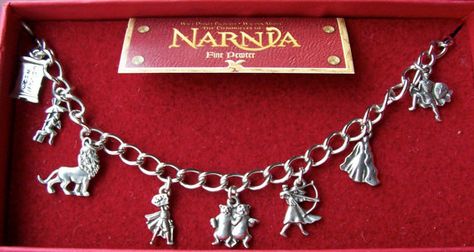 Chronicles of Narnia Pewter Charm Bracelet . by GingerLilyVintage Narnia Gift Ideas, Charm Bracelet Display, Narnia Jewelry, Book Charm Bracelet, Bracelet Displays, Narnia Movies, Susan Pevensie, Narnia 3, Courage Dear Heart