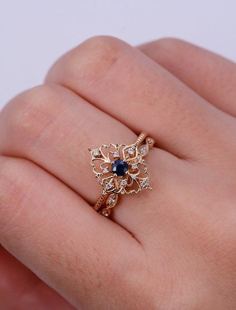 Vintage Rings Antiques, Art Deco Engagement Ring Vintage, Unique Diamond Wedding Rings, Best Diamond Rings, Unique Ring Designs, Vintage Engagement Rings Art Deco, Vintage Engagement Rings Sapphire, Diamond Rings Design, Engagement Ring Rose Gold