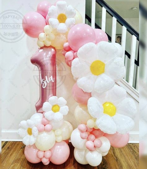 Daisy Balloon Bouquet, Groovy One First Birthday Pictures, Daisy Balloon Decorations, Flower Balloon Wall, Daisy 1st Birthday Party Decorations, Flower Balloon Decorations, Simple First Birthday Decorations, Birthday Balloon Stand, 1 Balloon Bouquet