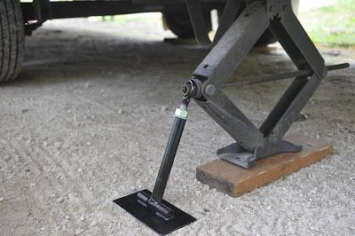 Diy Rv Stabilizer, Camper Supplies, Rv Stabilizer, Trailer Stabilizer, Diy Trailer, Small Trailers, Camper Jacks, Camper Maintenance, Rv Campsite