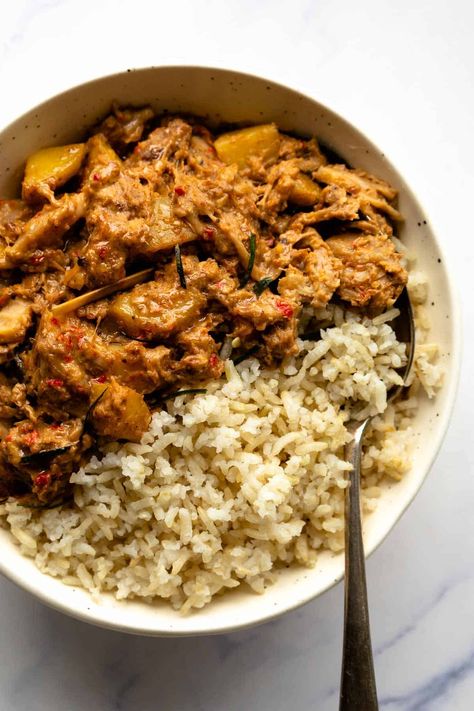 Authentic Vegan Jackfruit Rendang (Step-by-Step Pics!) | The Fruity Jem Jackfruit Rendang Recipe, Vegetarian Rendang, Jackfruit Recipe, Canned Jackfruit Recipes, Beef Rendang Recipe, Jackfruit Curry, Jackfruit Recipes, Asian Inspired Dishes, Vegan Main Dishes