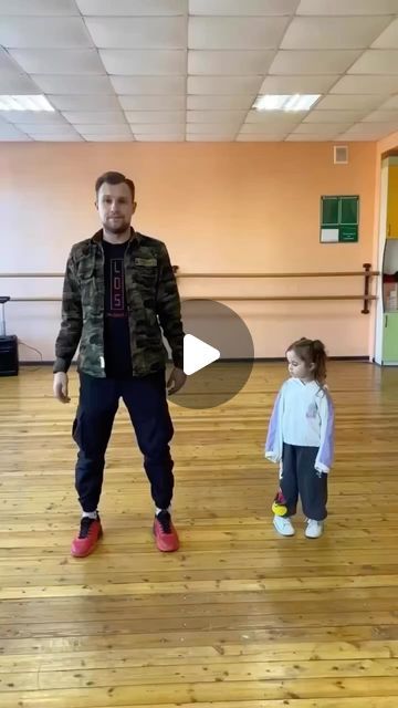 DancersTube on Instagram: "Mini Shuffle Tutorial 🫶🏻  Credit: @legiondancestudio" Funny Babies Dancing, Kate Middleton Pregnant, Man Dancing, Toddler Dance, New Dance Video, Dance Sing, Dancing Baby, Kpop Dance, Song Video