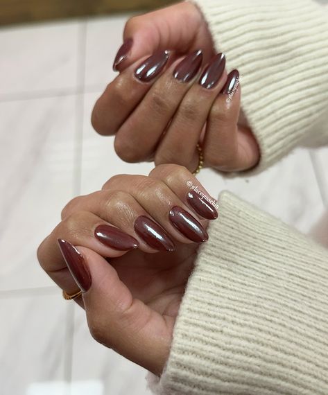 Glazed chocolate 🍫 Glazed Donut Color Nails, Brown Glazed Nails, Chocolate Glazed Nails, Chocolate Chrome Nails, Chocolate Chrome, Glazed Nails, Donut Nails, Glazed Donut, Donut Glaze