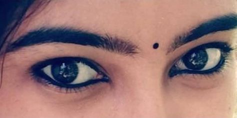 eye liner outline cute indian girl eyes Indian Girl Eyes, Girls Eye Dp, Formal Id Picture, Indian Eyes, Pencil Drawings Of Girls, Beautiful Eyes Images, Attractive Eyes, Drawing People Faces, Actress Without Makeup