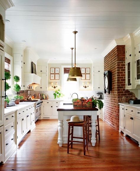 Pricey Pads on Instagram: “What do you think of this kitchen? Photo: Mali Azima Photography” Farmhouse Kitchen Counter Decor, Kitchen Brick Wall, England Kitchen, New England Kitchen, Trendy Farmhouse Kitchen, Brick Kitchen, Condo Kitchen, Country Cottage Decor, Kitchen Counter Decor