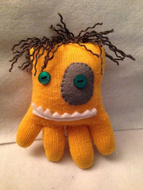 Sock Monster, Sock Dolls, Winter Activity, Winter Activities For Kids, Sock Toys, Sock Crafts, Ugly Dolls, Sewing Stuffed Animals, Monster Dolls