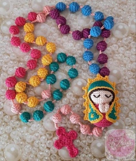 Catholic Crochet, Small Crochet Gifts, Diy Earrings Easy, Diy Amigurumi, Crochet Bedspread Pattern, Yarn Flowers, Christian Crafts, Crochet Keychain Pattern, Crochet Bookmarks