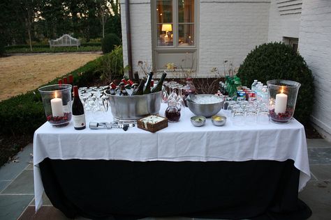 outdoor bar set up for self-serve Satellite Bar, Wine Buffet, Diy Wedding Bar, Rehearsal Dinner Themes, Beverage Table, Chili Party, Wedding Food Table, 21 Dinner, Fall Bonfire