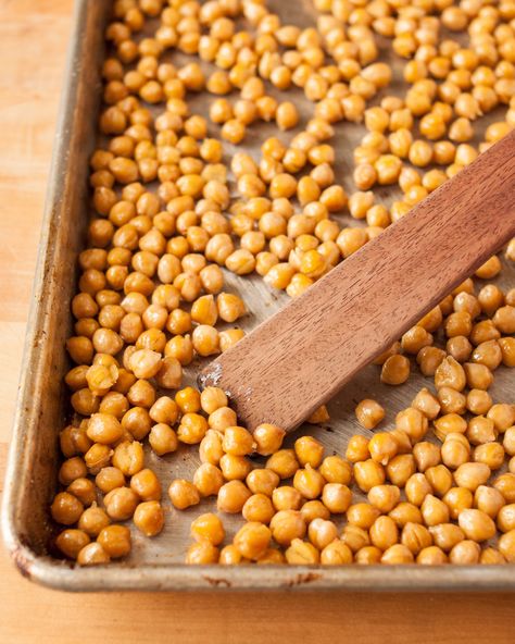 How To Make Crispy Roasted Chickpeas in the Oven How To Roast Chickpeas, Roast Chickpeas, Crispy Roasted Chickpeas, Protein Filled Snacks, Salad Topping, Roast In The Oven, Crispy Chickpeas, Salad Toppings, Cooking Lessons