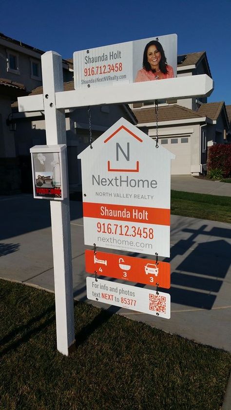 Real Estate Signage Design, Realtor Billboard Ideas, Real Estate Yard Signs Design, Sold Sign Real Estate, Realtor Advertising, Real Estate Yard Signs, Creative Real Estate, Realtor Signs, Inmobiliaria Ideas