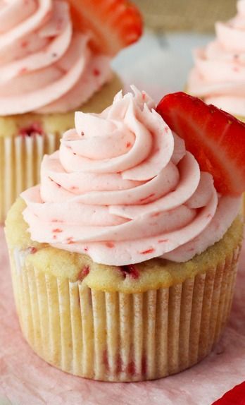 Fresh Strawberry Cupcakes with Strawberry Buttercream | Life, Love, and Sugar Fresh Strawberry Cupcakes, Torte Cupcake, Strawberry Cupcakes, Strawberry Recipes, Fresh Strawberry, Cupcake Recipes, Just Desserts, How To Make Cake, Ricotta