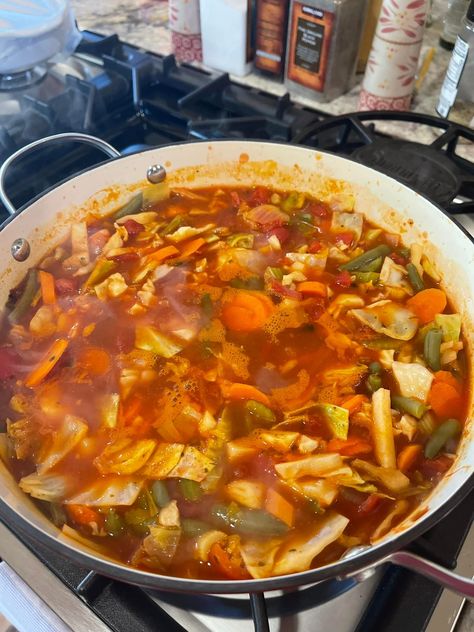 Cabbage Weight Loss Soup - Easy DIY Recipes Cabbage Soup With Tomato Juice, Cabbage Soup Diet Recipe Original, Weight Watcher Cabbage Soup Recipe, Cabbage Diet Soup 10 Pounds, Ww Soups Recipes, Weight Watchers Cabbage Soup, Easy Cabbage Soup Recipe, Cabbage Vegetable Soup, Ww Cabbage Soup Recipe