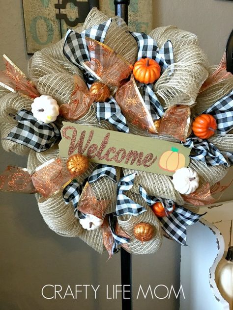 Diy Burlap Wreath Tutorial, Diy Burlap Wreath, Deco Mesh Crafts, Easter Mesh Wreaths, Burlap Wreath Tutorial, Burlap Mesh Wreath, Burlap Wreath Diy, Mesh Wreath Tutorial, Mesh Wreath Diy