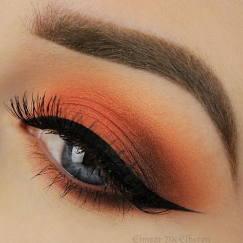 Orange Eyeshadow Looks, Pooh Costume, Smokey Eyes Tutorial, Facial Art, Orange Eye Makeup, Orange Eyeshadow, Orange Eyes, Orange Makeup, Eyeshadow Ideas