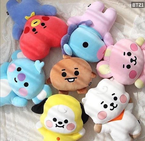 Merchandise Kpop, Aespa Itzy, Army Accessories, Merch Aesthetic, Merch Kpop, Army Room Decor, Bts Clothing, Merch Collection, Cute Squishies