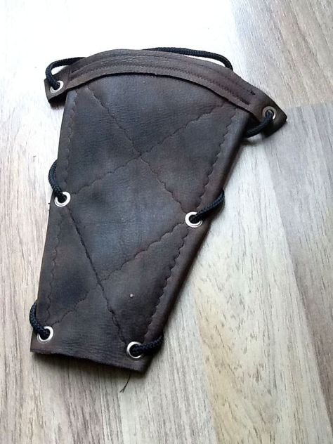 Leather Arm Guard, Leather Quiver, Tattoo Website, Archery Gear, How To Make Leather, Warrior Costume, Archery Arrows, Archery Equipment, Traditional Archery