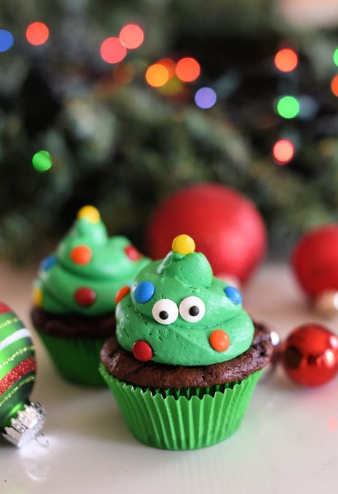 Light Cupcakes, Cupcakes Images, Tree Cupcakes, Cupcake Crafts, Cupcake Tree, Christmas Cupcakes Decoration, Christmas Tree Cupcakes, Christmas Tree Light, Seasonal Treats