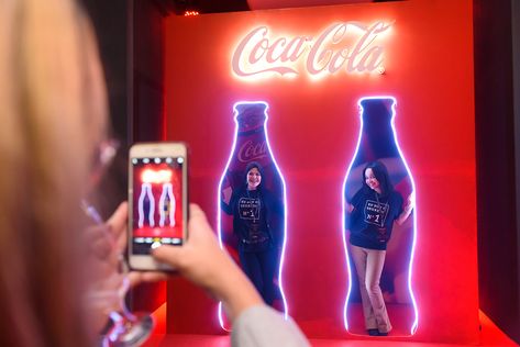 Coca-Cola - Photo Opportunity para Convenção Madero. :: Behance Akasa Air, Photo Opportunity Ideas Events, Coca Cola Marketing, Inca Kola, Experiential Marketing Events, Coca Cola Mini, Job Test, Marketing Activations, New Year Backdrop