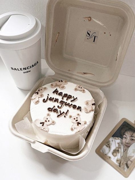 Jungwon Cake Design, Jungwon Cake Birthday, K Pop Birthday Cake Ideas, Sunoo Birthday Cake, Enhypen Inspired Cake, Enhypen Cake Design, Enhypen Cake Ideas, Leeknow Cute, Cafe Drinks