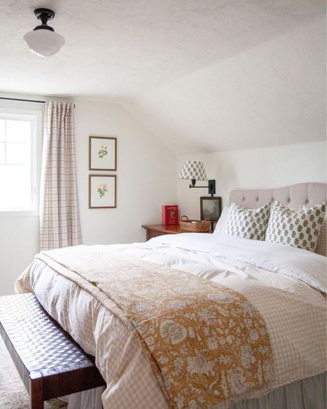 30 Inspiring Ideas for Small Attic Rooms With Low Ceilings Shiplap Attic Room, Finished Attic Bedroom Master Suite Sloped Ceiling, How To Make Low Ceilings Feel Higher, Attic Primary Bedroom, Attic Master Bedrooms Decor, Rooms With Slanted Ceilings Bedrooms, Slope Ceiling Bedroom, Low Ceiling House, Low Sloped Ceiling Bedroom