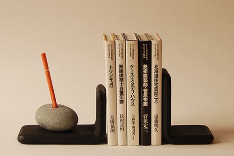 Ceramic Book Ends Diy, Book Ends Ceramic, Aesthetic Bookends, Pottery Book Ends, Air Dry Clay Bookends, Ceramic Book Holder, Clay Bookends, Bookends Ideas, Ceramic Book Ends