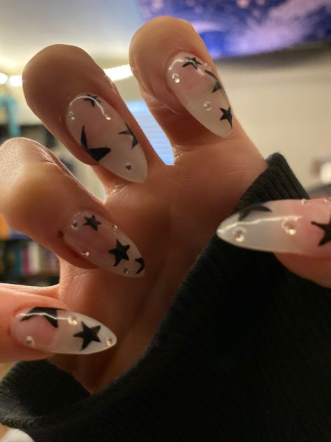 Nail Ideas Billie Eilish, Billie Inspired Nails, Hit Me Hard And Soft Billie Eilish Nails, Hmhas Billie Nails, Billie Eilish Nails Ideas, Billie Eilish Nails Design, Billie Eilish Inspired Nails, Nails Billie Eilish, Billie Nails