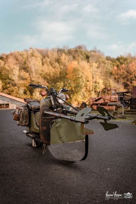 My Body Kit to turn my motorcycle into a custom speeder bike / swoop for german Star Wars LARP Gaslin VII #starwars #larp #ubese #boushh Star Wars Motorcycle, Star Wars Speeder Bike, Star Wars Speeder, Nerdy Art, German Star, Speeder Bike, Dnd Funny, Star Wars Vehicles, Larp Costume