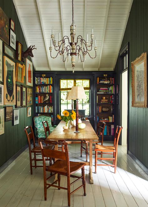 English Cottage Meets California Cool in a Mill Valley Home — THE NORDROOM Rug Decor Living Room, Country Lodge, British Interior, Casa Vintage, Mill Valley, Countryside House, The Dining Room, English Cottage, Farmhouse Living