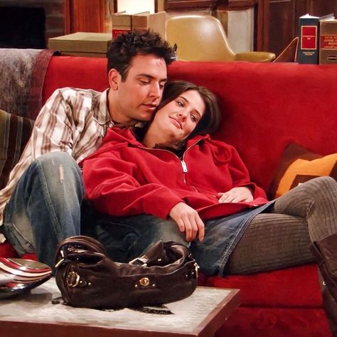 Ted Himym, Robin Outfit, Ted And Robin, How Met Your Mother, Robin Scherbatsky, Ted Mosby, Instagram Profile Picture Ideas, Hollywood Men, The Best Series Ever