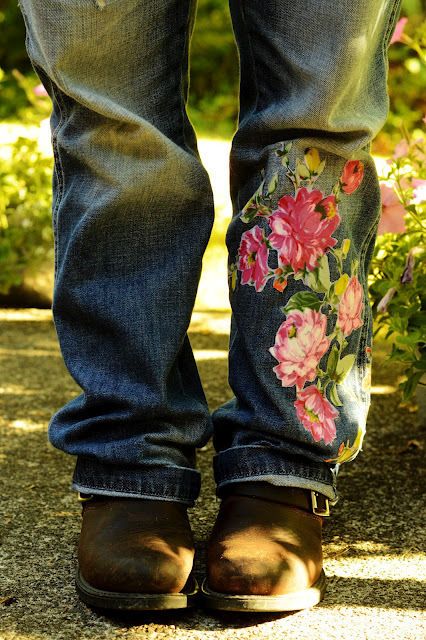 Holy Jeans, Clothing Redo, Denim Upcycle, Applique Jeans, Upcycling Fashion, Clothing Upcycle, Repurposed Denim, Diy Jeans, Altered Couture